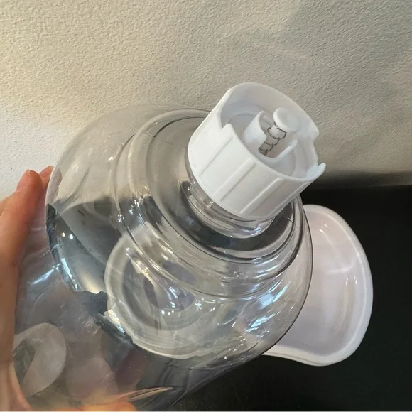 New. Automatic Pet/ Dog Water Bowl Dispenser 1.58 Gallon (6 L) – BPA-Free. Grey. - Picture 12 of 15